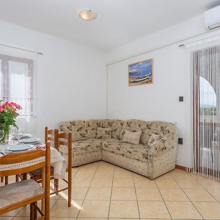 2 Bedroom Beautiful Apartment In Омишаль Екстер'єр фото