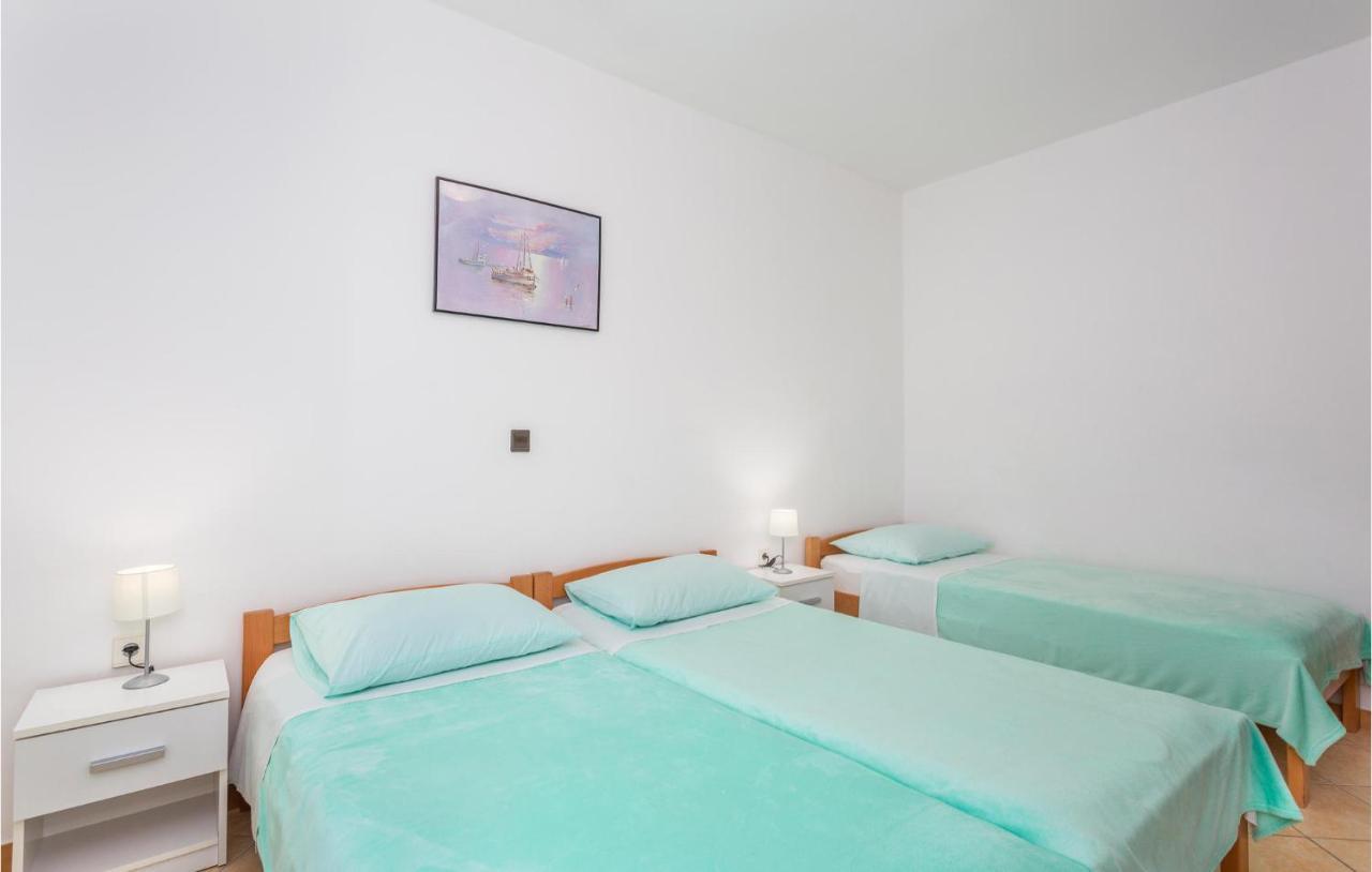2 Bedroom Beautiful Apartment In Омишаль Екстер'єр фото