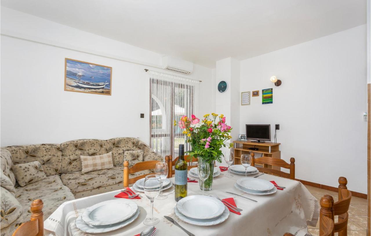 2 Bedroom Beautiful Apartment In Омишаль Екстер'єр фото