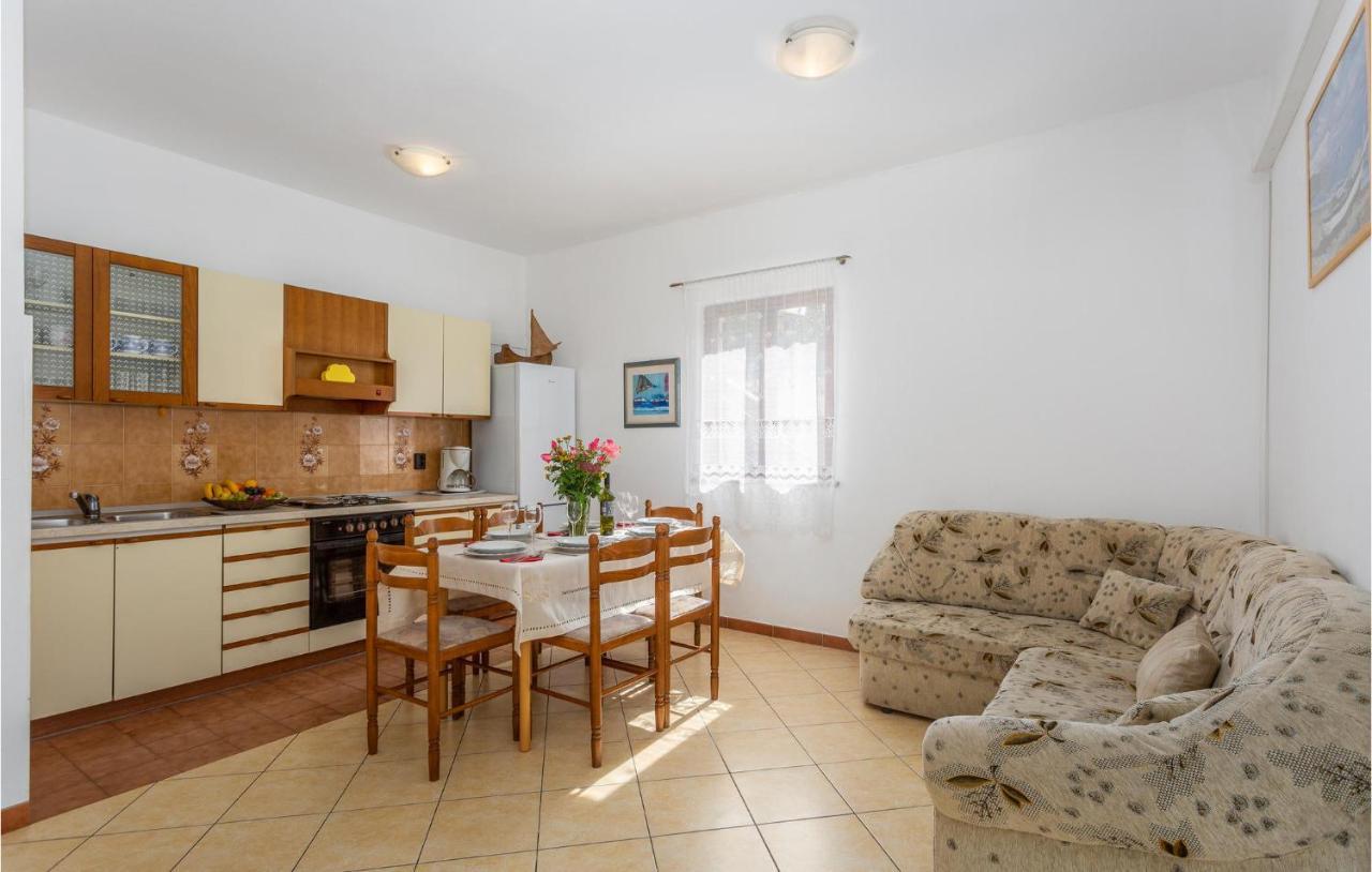 2 Bedroom Beautiful Apartment In Омишаль Екстер'єр фото