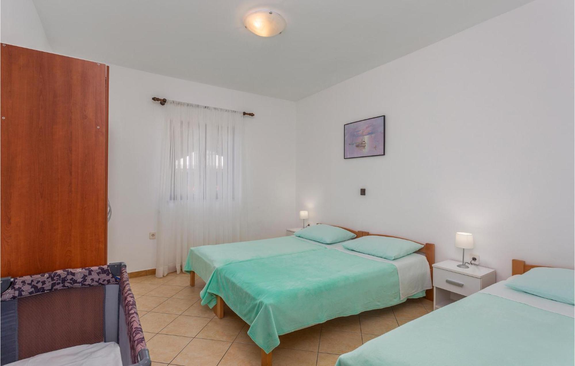 2 Bedroom Beautiful Apartment In Омишаль Екстер'єр фото