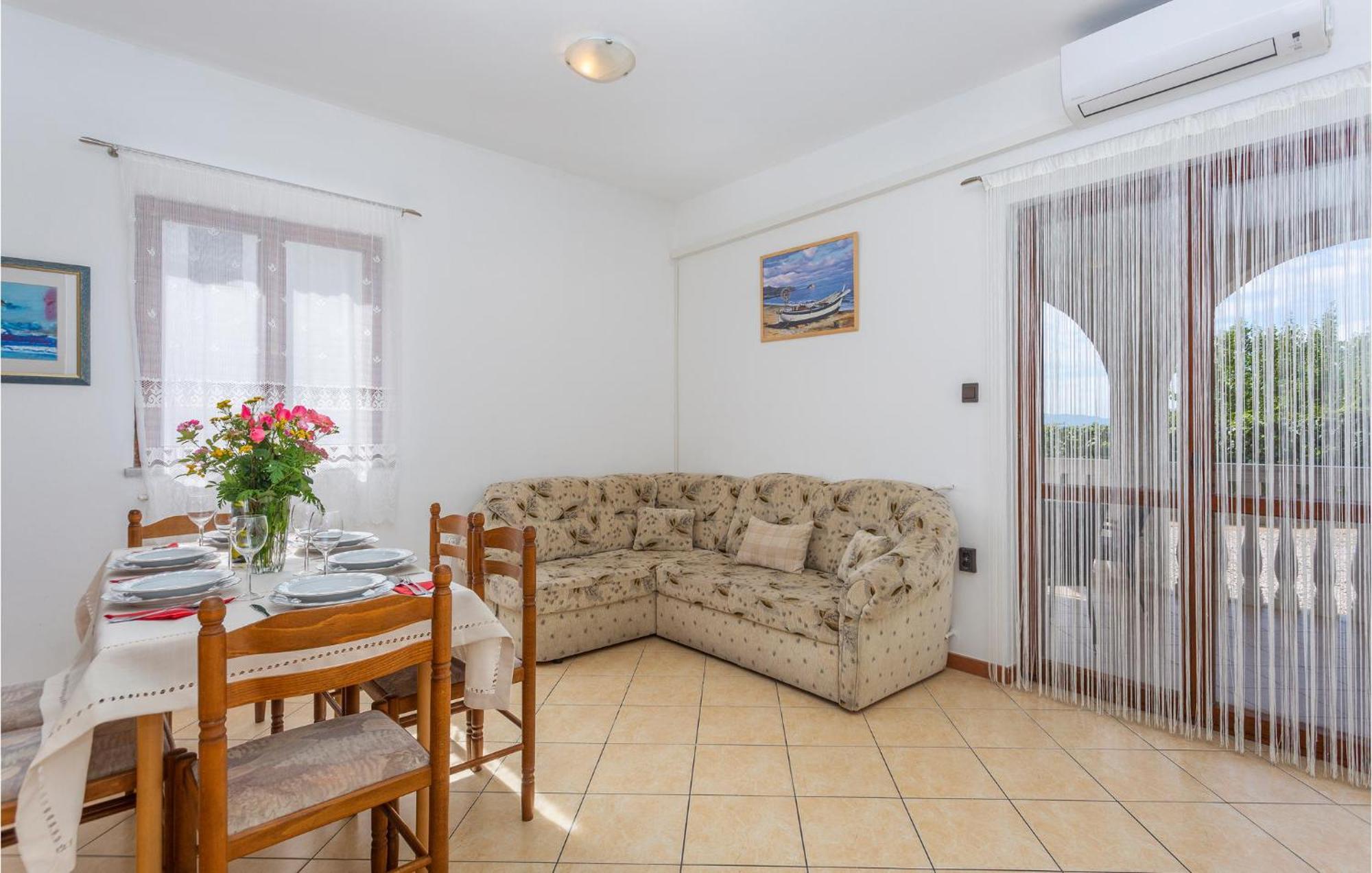 2 Bedroom Beautiful Apartment In Омишаль Екстер'єр фото